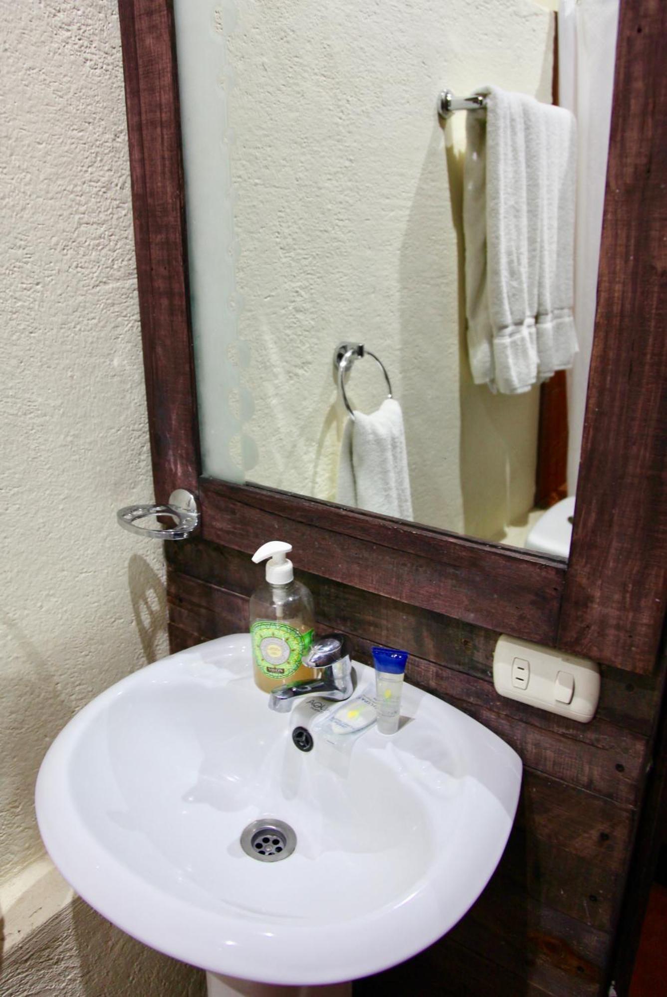 Hostal Antigueeno Antigua Zewnętrze zdjęcie
