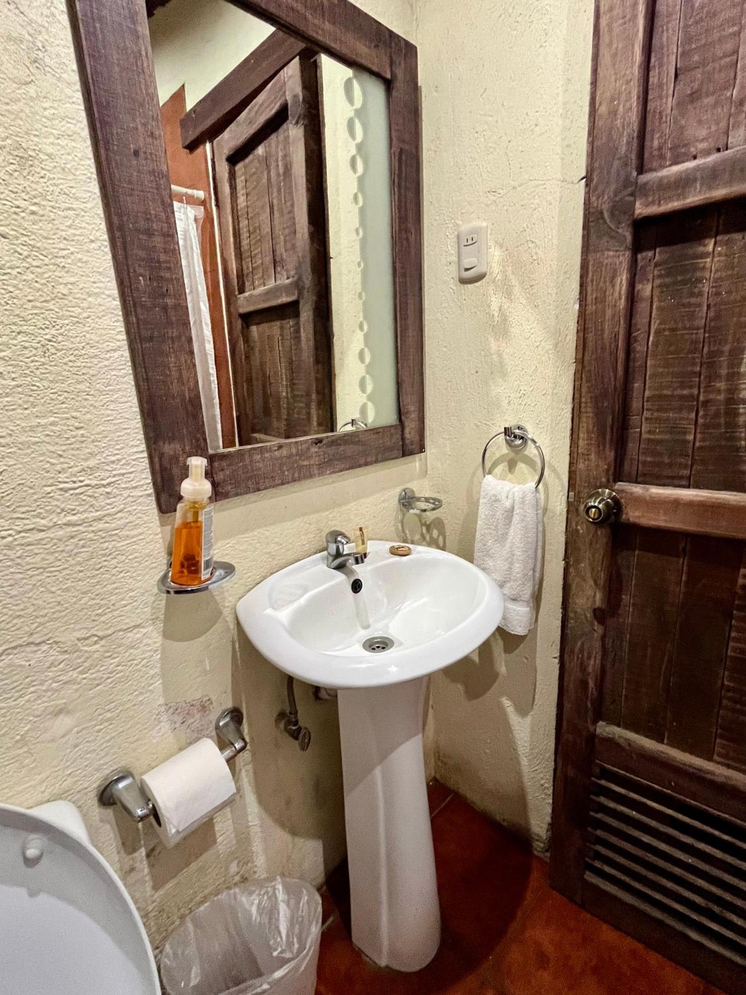 Hostal Antigueeno Antigua Zewnętrze zdjęcie